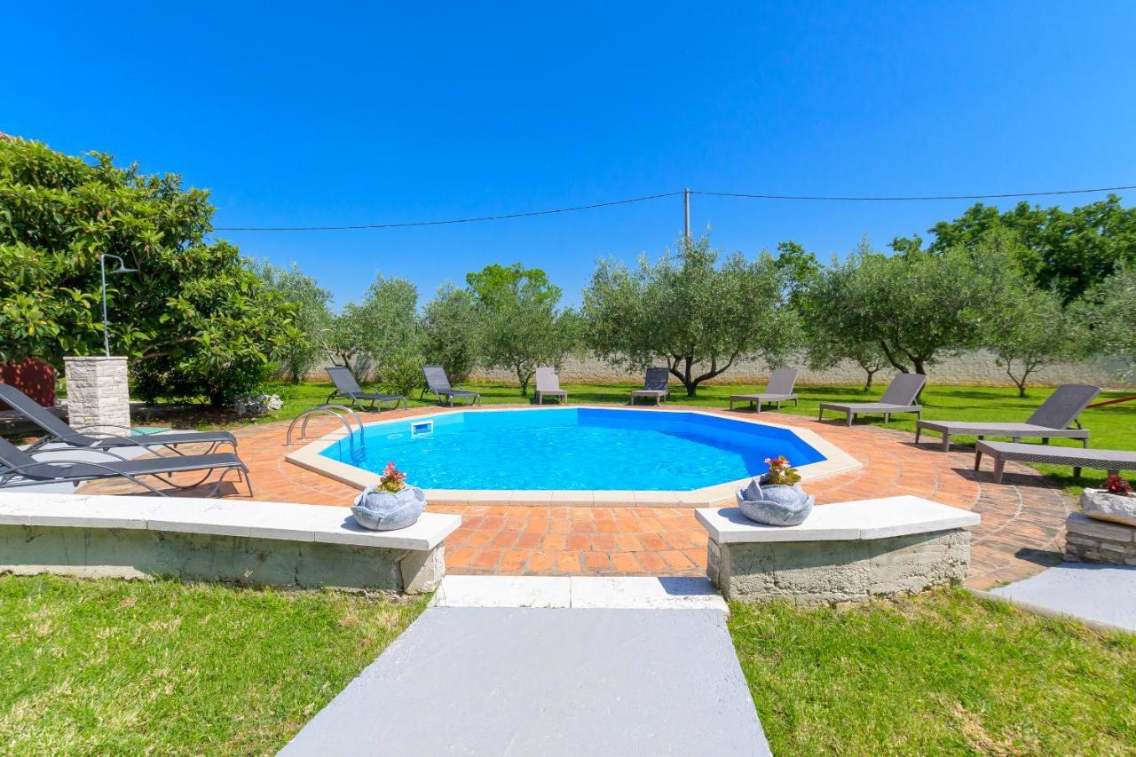 Villa Carla With Private Pool & Kids Playground - Pet Friendly Mutvoran 외부 사진