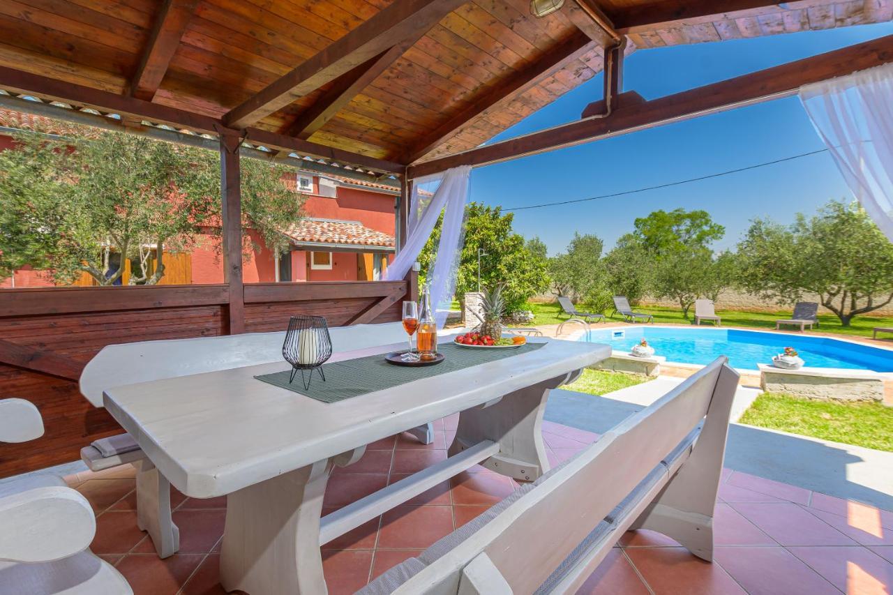 Villa Carla With Private Pool & Kids Playground - Pet Friendly Mutvoran 외부 사진
