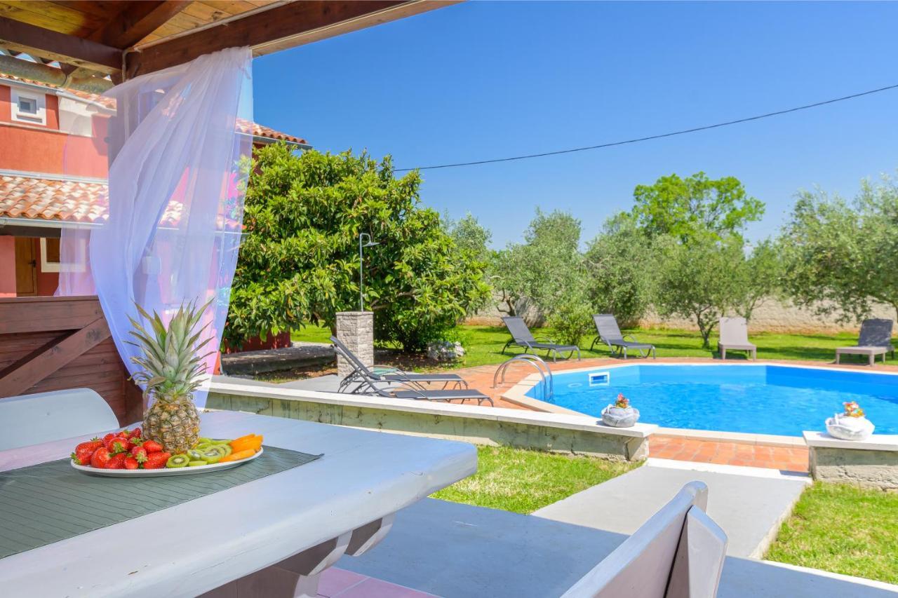 Villa Carla With Private Pool & Kids Playground - Pet Friendly Mutvoran 외부 사진
