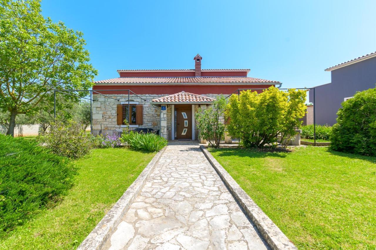 Villa Carla With Private Pool & Kids Playground - Pet Friendly Mutvoran 외부 사진