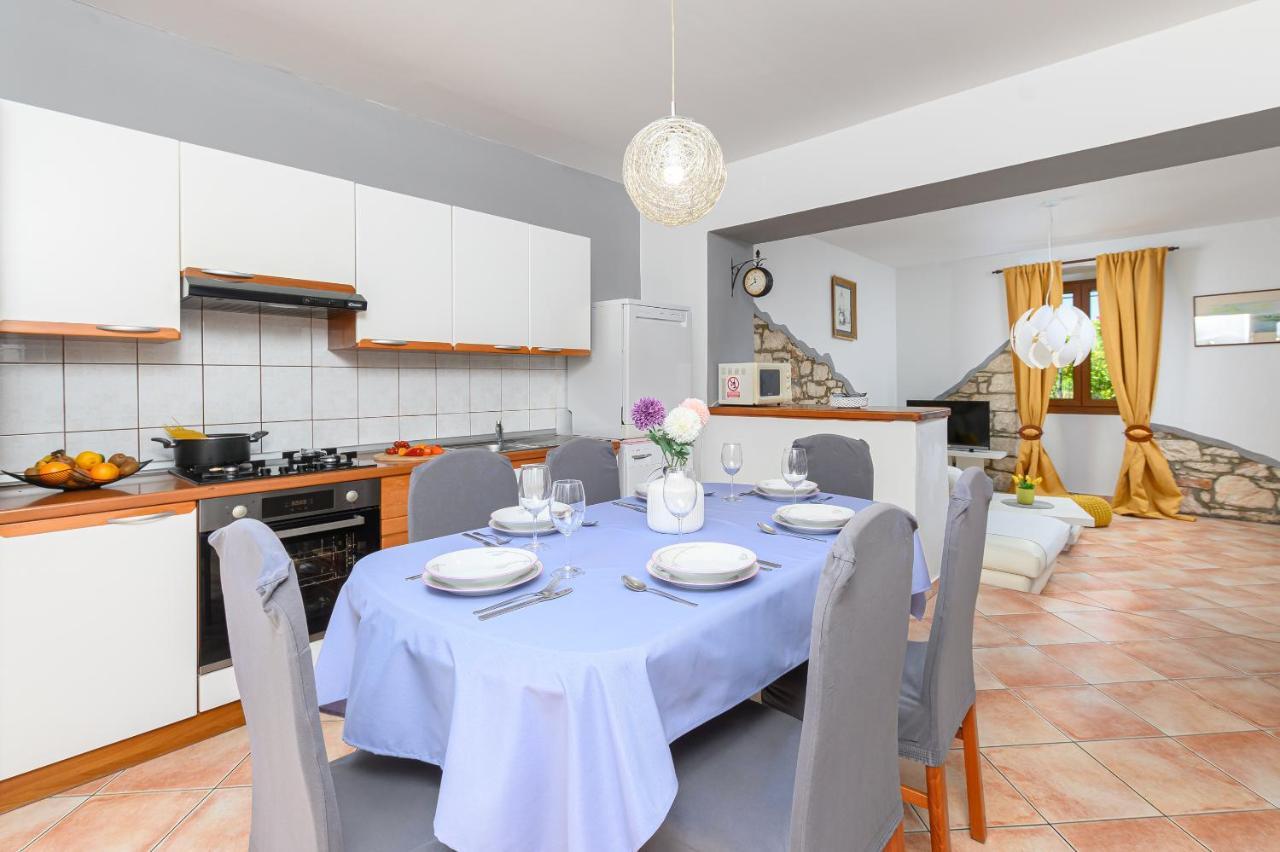 Villa Carla With Private Pool & Kids Playground - Pet Friendly Mutvoran 외부 사진