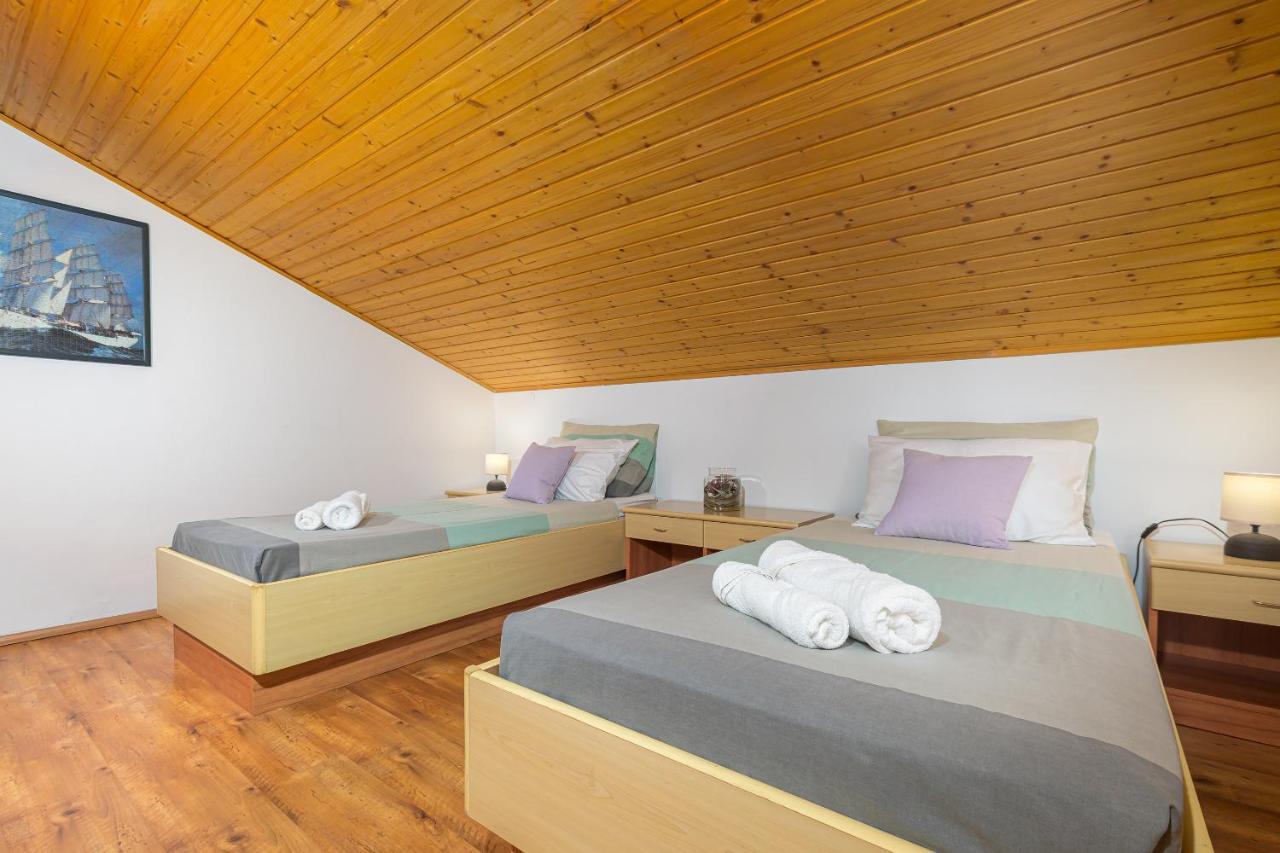 Villa Carla With Private Pool & Kids Playground - Pet Friendly Mutvoran 외부 사진