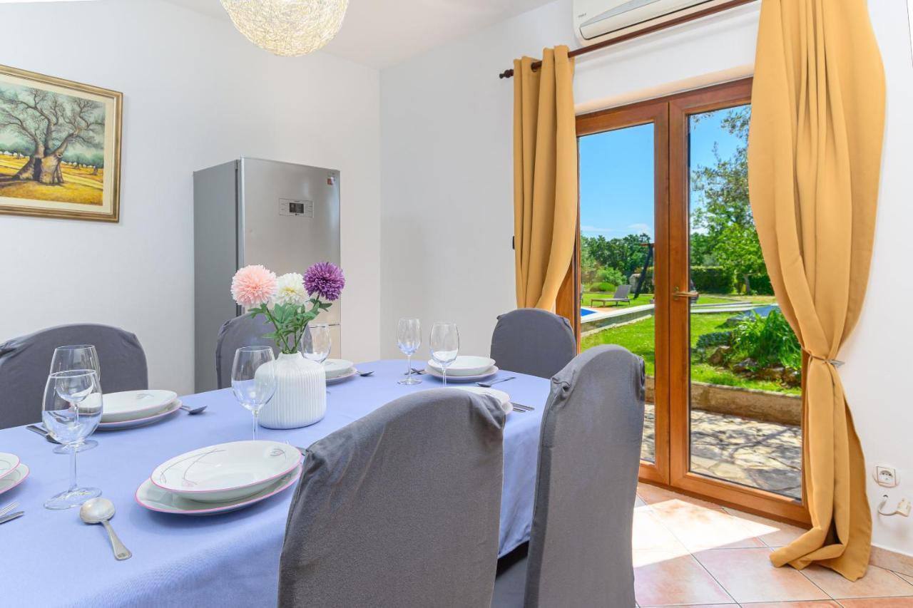 Villa Carla With Private Pool & Kids Playground - Pet Friendly Mutvoran 외부 사진