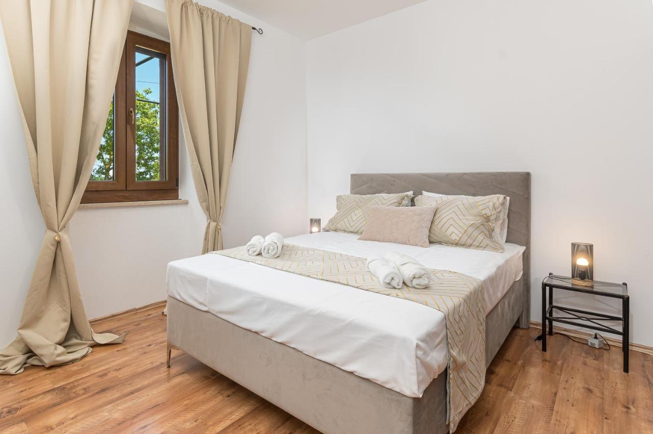 Villa Carla With Private Pool & Kids Playground - Pet Friendly Mutvoran 외부 사진