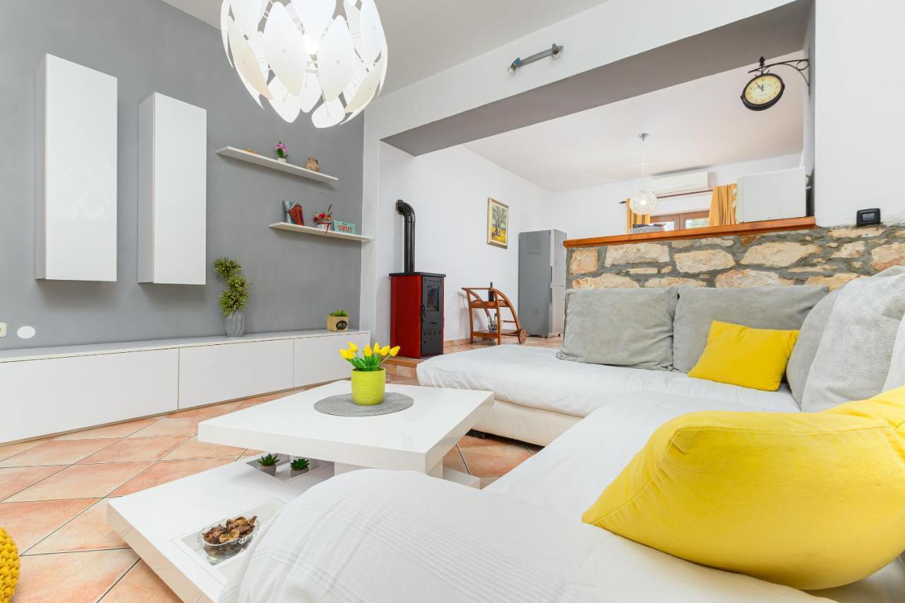 Villa Carla With Private Pool & Kids Playground - Pet Friendly Mutvoran 외부 사진