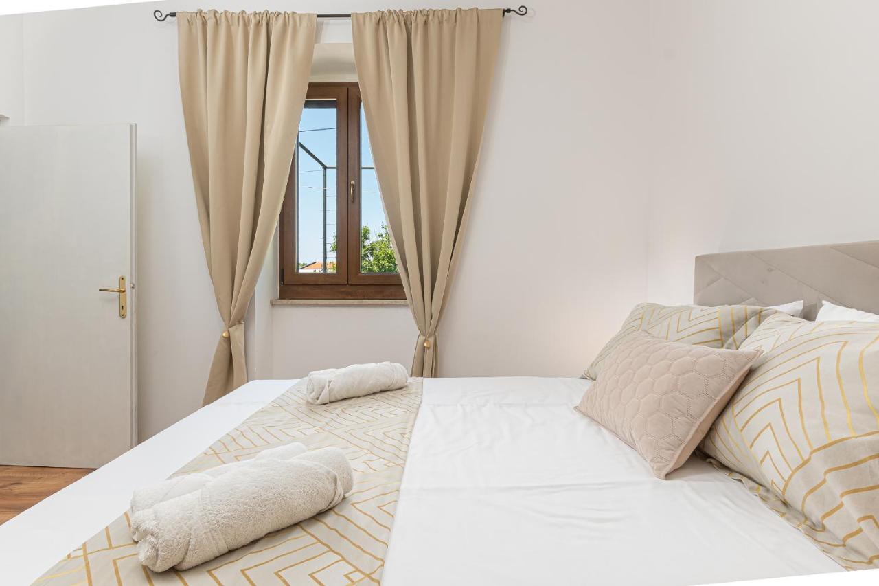 Villa Carla With Private Pool & Kids Playground - Pet Friendly Mutvoran 외부 사진